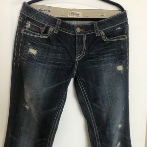 Jeans! Cute detail! Long length